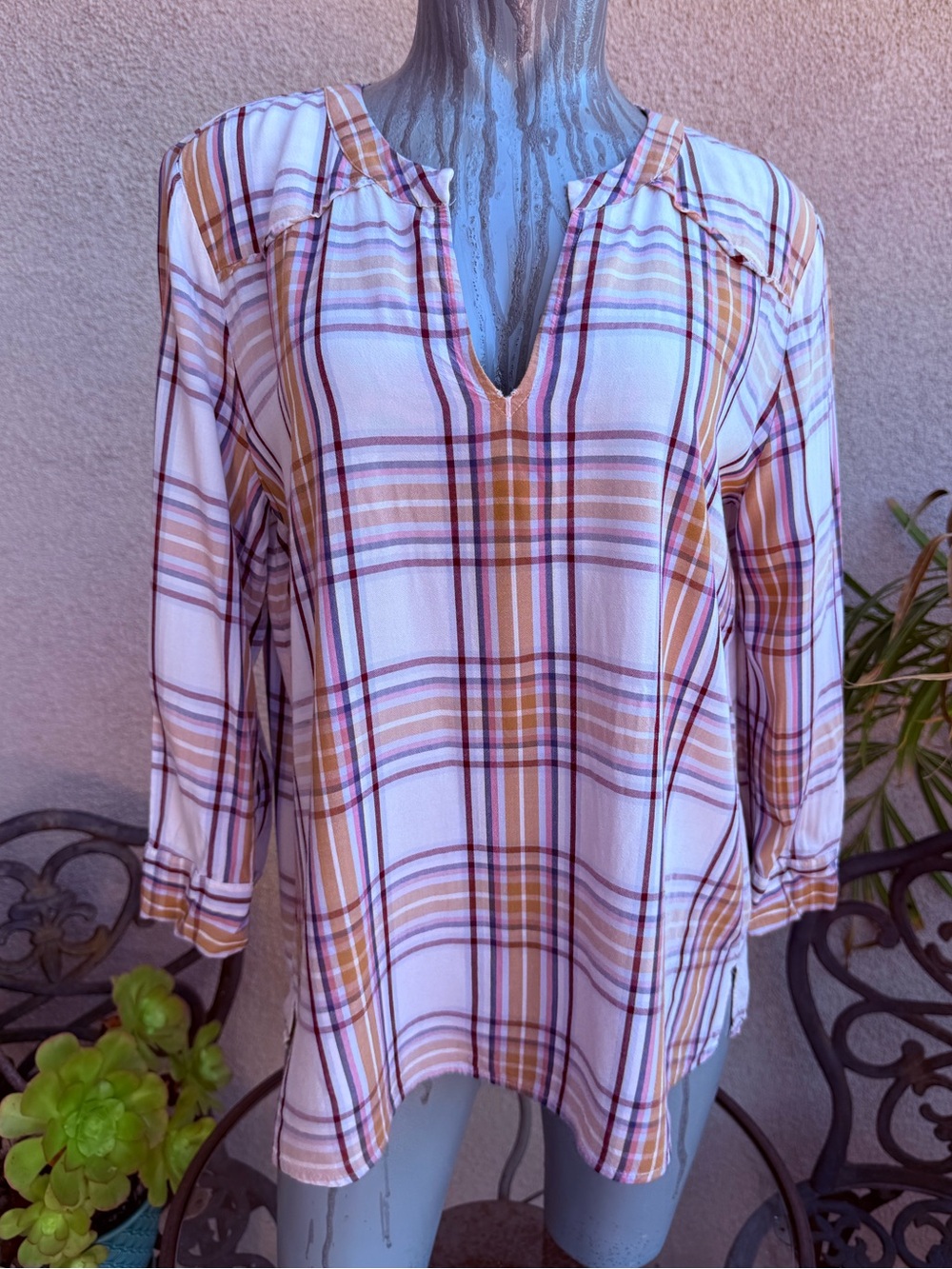 3/$45 LOFT Plaid Split V-Neck Tunic — White, Tan & Gold